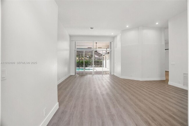 2611 Oakbrook Ln in Weston, FL - Building Photo - Building Photo