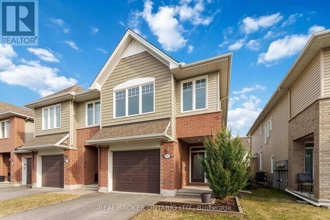 985 Bunchberry Way in Ottawa, ON - Building Photo - Building Photo