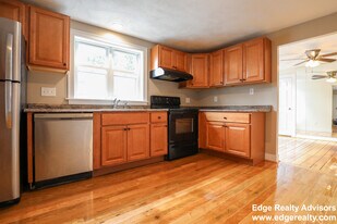 49 Francis St, Unit 1 in Waltham, MA - Building Photo