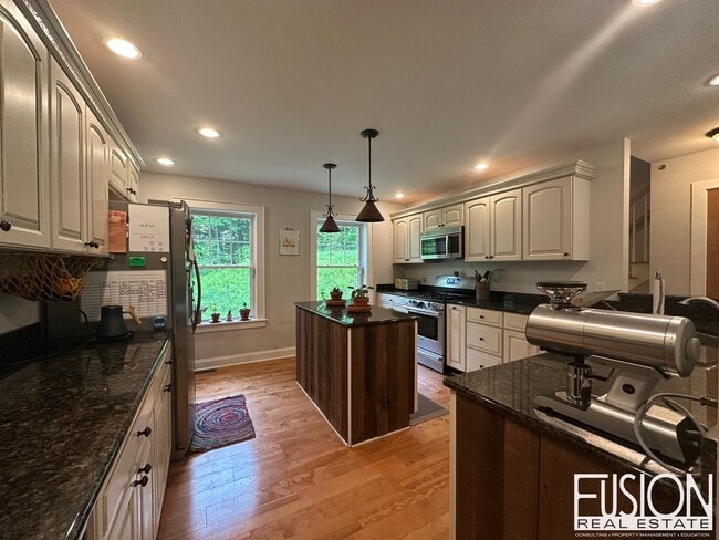 2022 Governor Chittenden Rd in Williston, VT - Building Photo - Building Photo