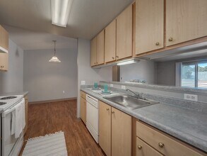 16932 SE Powell Blvd in Portland, OR - Building Photo - Building Photo