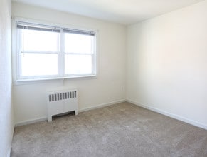 Penzel Manor Apartments in Upper Darby, PA - Foto de edificio - Interior Photo