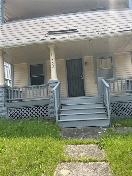 11702 Honeydale Ave in Cleveland, OH - Building Photo