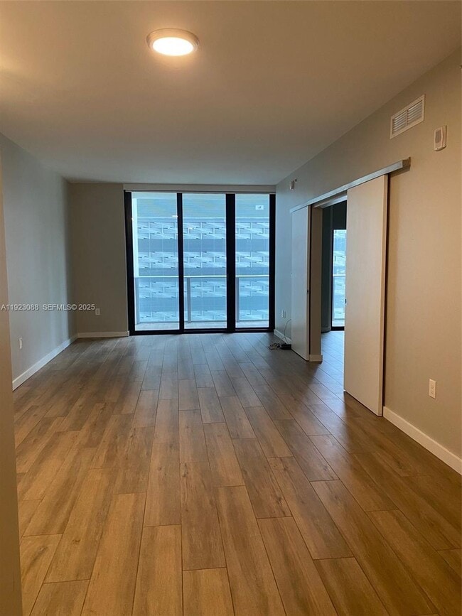 1010 Brickell Ave, Unit 1508 in Miami, FL - Building Photo - Building Photo