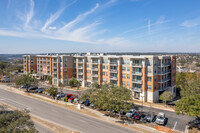 Atria at the Arboretum in Austin, TX - Foto de edificio - Building Photo