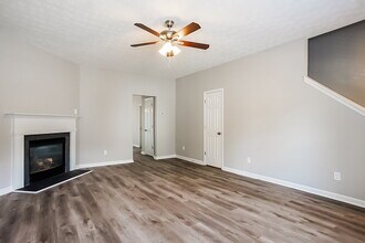 444 Village Bluff Dr in Lawrenceville, GA - Building Photo - Building Photo