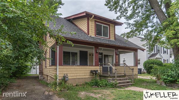 914 Woodlawn Ave in Ann Arbor, MI - Building Photo