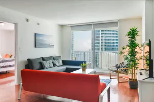 1101 Brickell Ave in Miami, FL - Building Photo - Building Photo