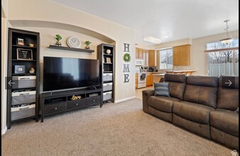 514 Walton Dr in North Salt Lake, UT - Foto de edificio - Building Photo
