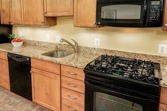 513 7th St SE, Unit BSMT in Washington, DC - Foto de edificio - Building Photo