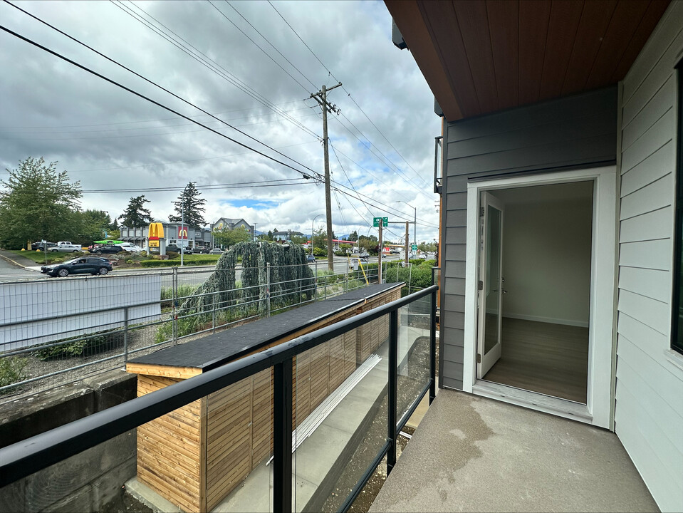 1801 Riverside Ln in Courtenay, BC - Building Photo