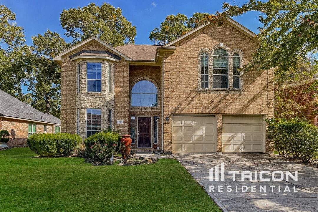 80 La Costa Dr in Montgomery, TX - Building Photo