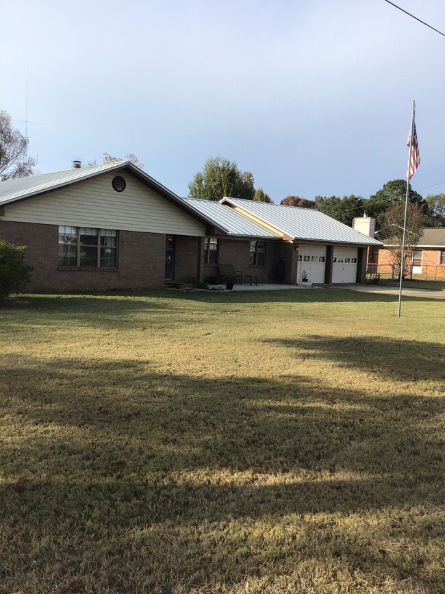 116 Harrison Dr in Daleville, AL - Building Photo - Building Photo