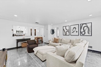 800 River Rd in Edgewater, NJ - Building Photo - Building Photo