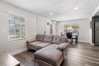 4102 N Hubert Ave in Tampa, FL - Building Photo - Building Photo