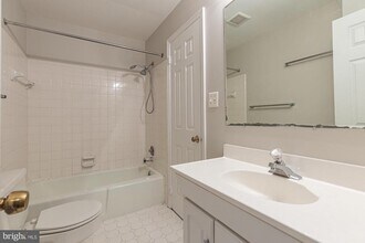1204 N Wayne St in Arlington, VA - Building Photo - Building Photo