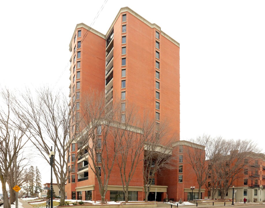 LeMarchand Tower in Edmonton, AB - Building Photo