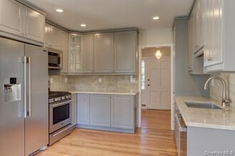 190 Brompton Rd in Garden City, NY - Building Photo - Building Photo