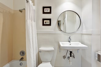 311 12th Ave E in Seattle, WA - Foto de edificio - Building Photo