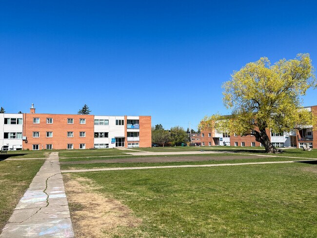 Greystone Court in Saskatoon, SK - Building Photo - Building Photo
