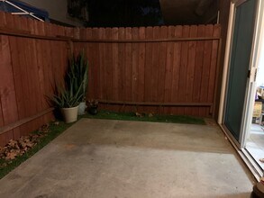 3361 E Andy St, Unit 1 in Long Beach, CA - Foto de edificio - Building Photo