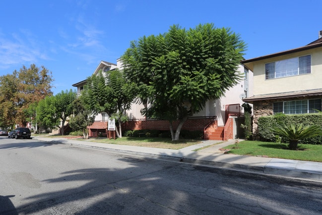 Palm Villas Apartments in Glendale, CA - Foto de edificio - Building Photo