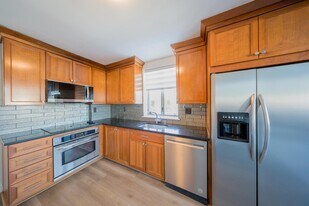 20 Hammond Pond Pky, Unit 305 in Chestnut Hill, MA - Building Photo