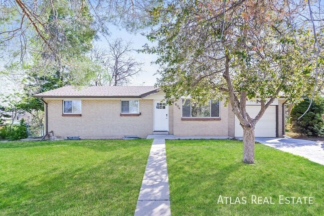 property at 604 S Quentin St