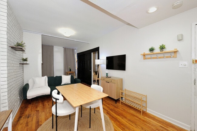 388 W 38th St, Unit SI ID1383561P in New York, NY - Building Photo - Building Photo