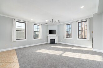 1 E Chase St in Baltimore, MD - Building Photo - Building Photo