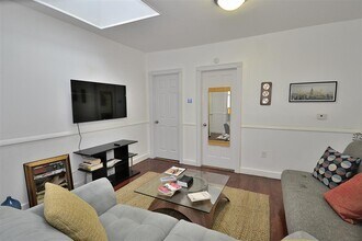 154 Van Horne St-Unit -2 in Jersey City, NJ - Building Photo - Building Photo