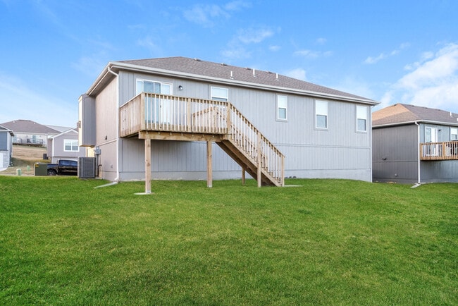 1313 NW Whitney Dr in Grain Valley, MO - Building Photo - Building Photo