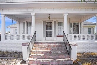 3225 Fort Blvd in El Paso, TX - Building Photo - Building Photo