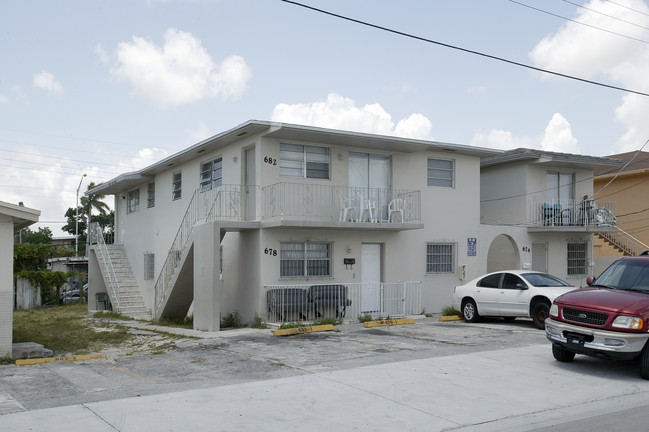 678-682 Park Dr in Hialeah, FL - Building Photo - Building Photo