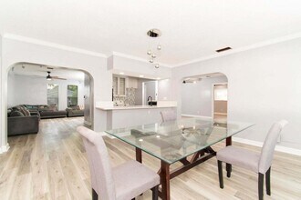 1571 SW 13th Dr in Boca Raton, FL - Foto de edificio - Building Photo