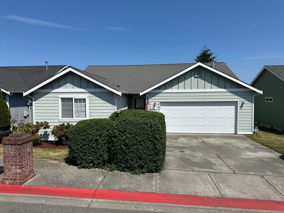 942 NE Cordero Pl in Oak Harbor, WA - Building Photo