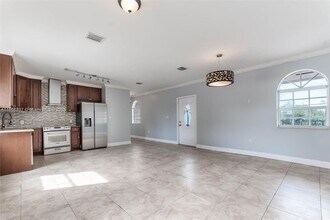1695 SW 11th St in Miami, FL - Building Photo - Building Photo