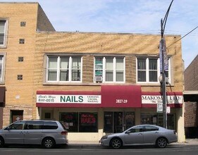 2827-2829 N Clark St in Chicago, IL - Building Photo - Building Photo