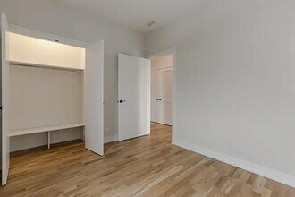 2556 W Armitage Ave in Chicago, IL - Building Photo - Building Photo
