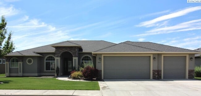 property at 3047 Bluffs Dr