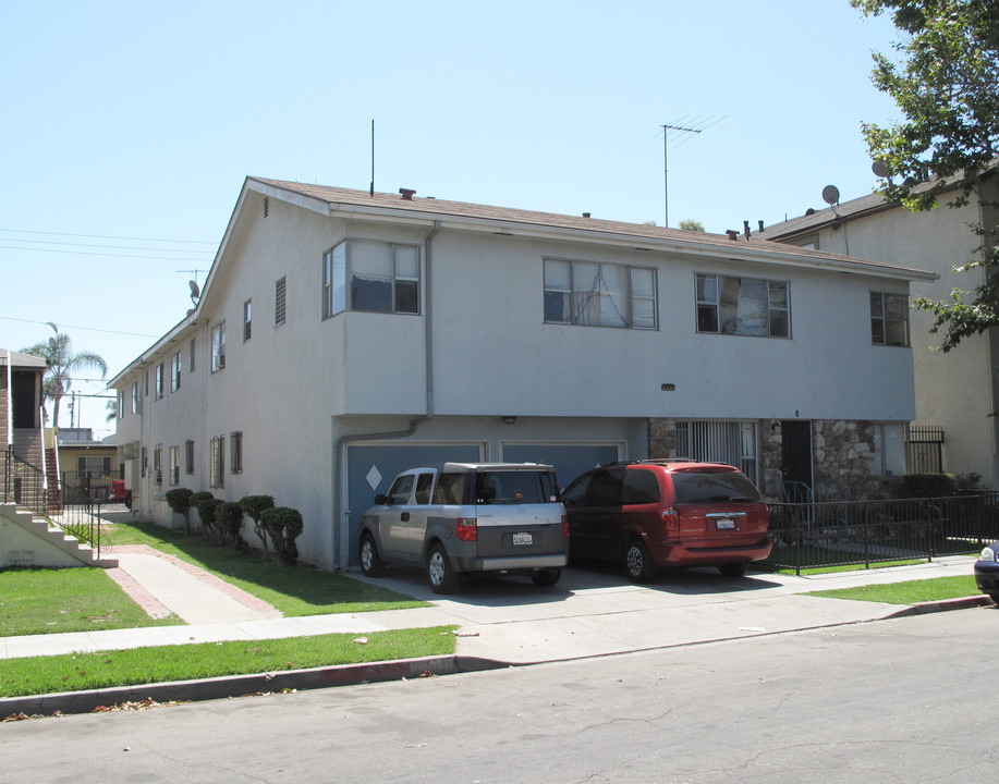 2350 Cedar Ave in Long Beach, CA - Foto de edificio