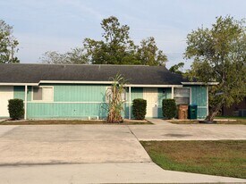 1305 SW Santa Barbara Pl in Cape Coral, FL - Building Photo