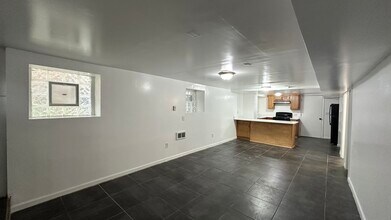 5830 N Artesian Ave in Chicago, IL - Building Photo - Building Photo