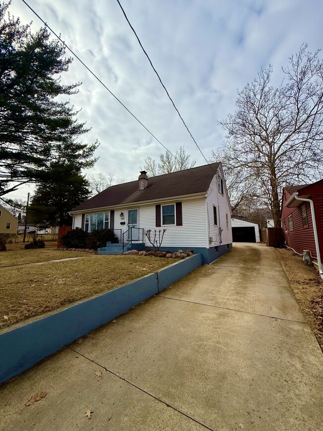 723 Glendale Ave in Rockford, IL - Building Photo - Building Photo