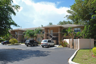 11570-11584 NW 42nd St in Coral Springs, FL - Building Photo - Building Photo