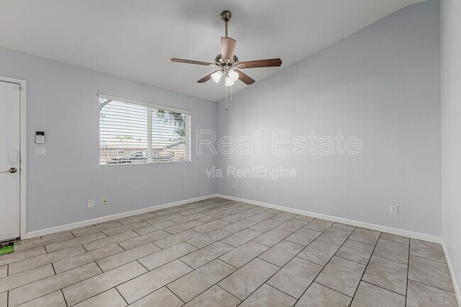 1005 W Laguna Dr in Tempe, AZ - Building Photo - Building Photo