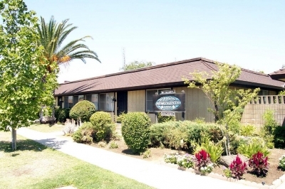 Le Fontaine Apartments in Fresno, CA - Building Photo