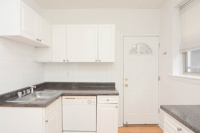 557 W Aldine Ave in Chicago, IL - Building Photo - Building Photo