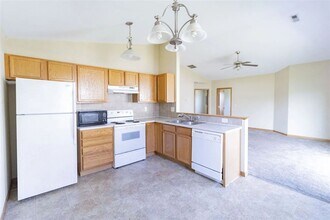 1618 Hickory Ln in Junction City, KS - Building Photo - Building Photo