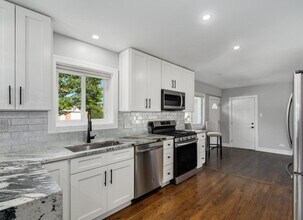 7225 E Prairie Rd in Lincolnwood, IL - Building Photo - Building Photo